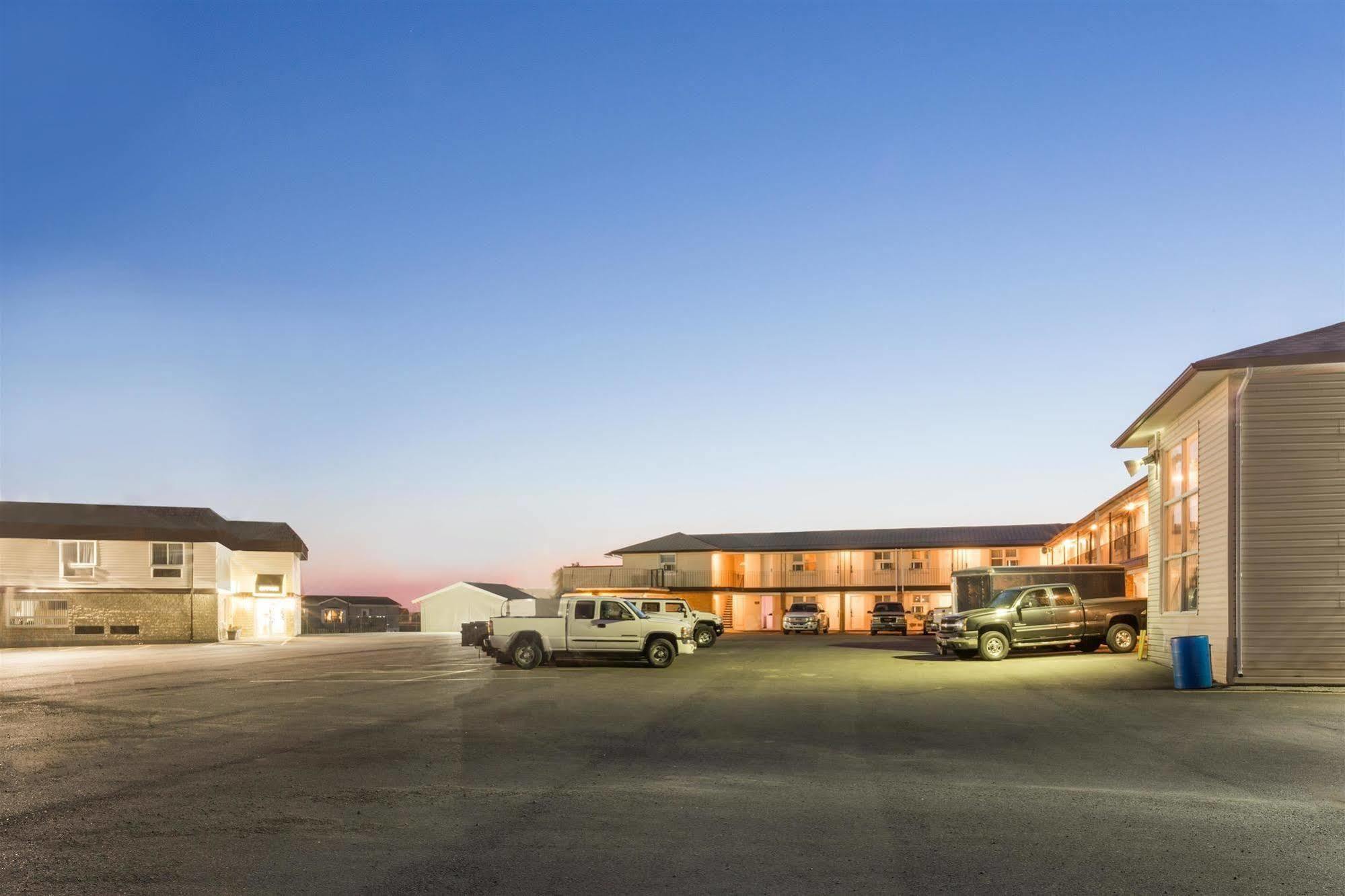 Moosejaw Inn Moose Jaw Buitenkant foto